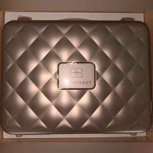 Brand new Limited Edition Beautifect Box
Rose Gold makeup case